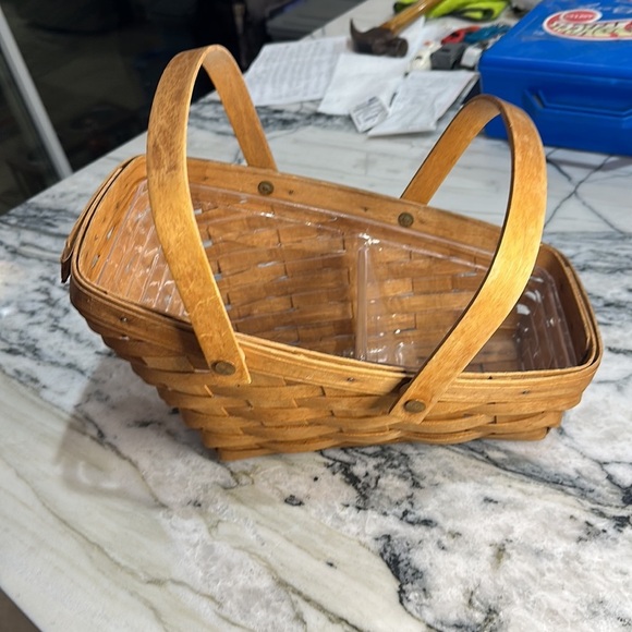 Longaberger vegetable basket with plastic divided liner 1991 - Picture 3 of 8